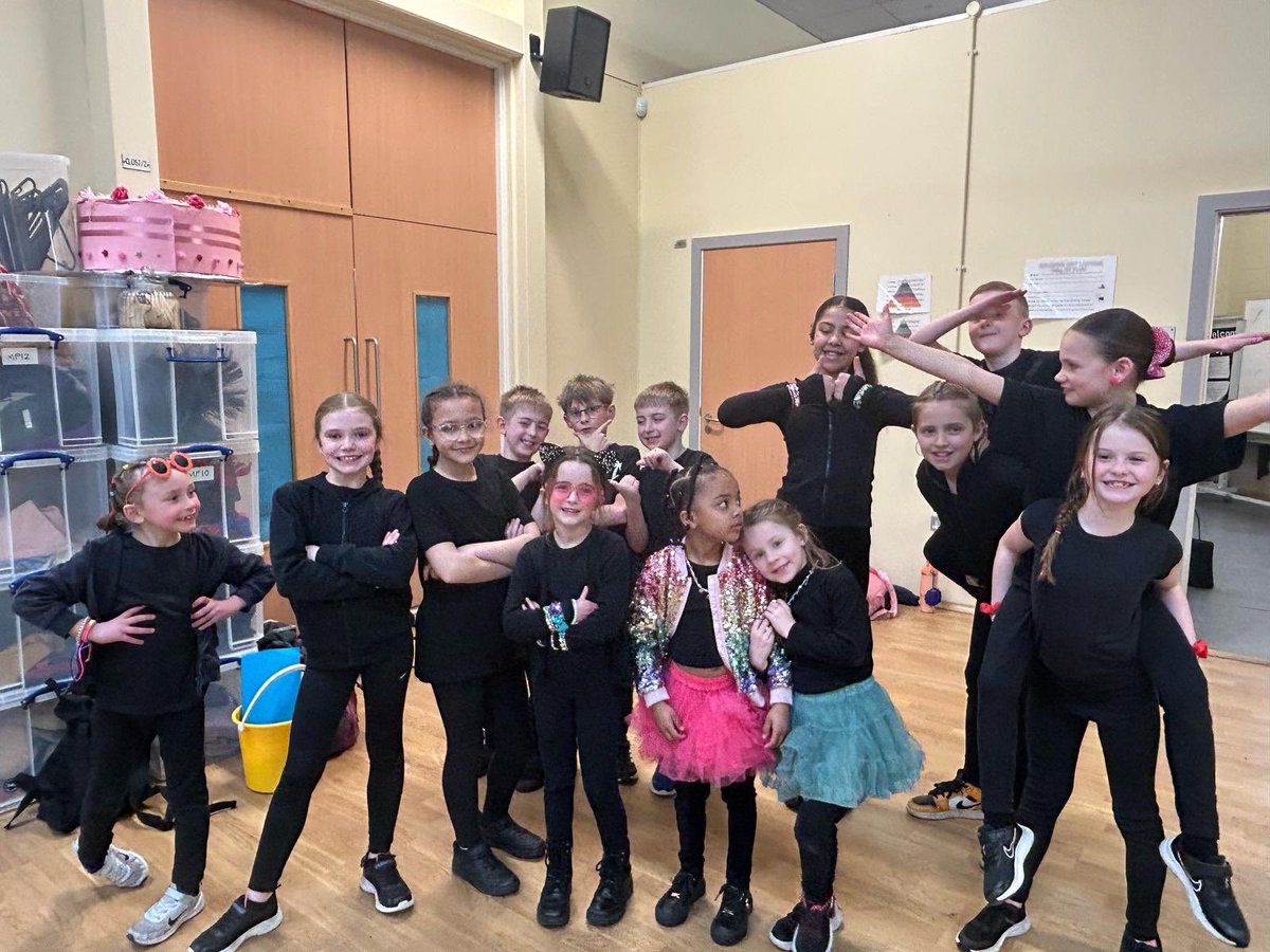 Norbridge_PE's tweet image. Backstage fun from our amazing Dance Team 😎👯‍♂️🪩🌟