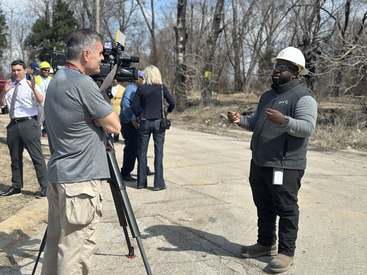 Great to see Spire's Courtney Young speaking to FOX 2 #STL about <a href="/spire_energy/">Spire</a> taking part in <a href="/ulstl/">ulstl</a> 'Clean Up, Build Up' effort in Kinloch #MO this week.
