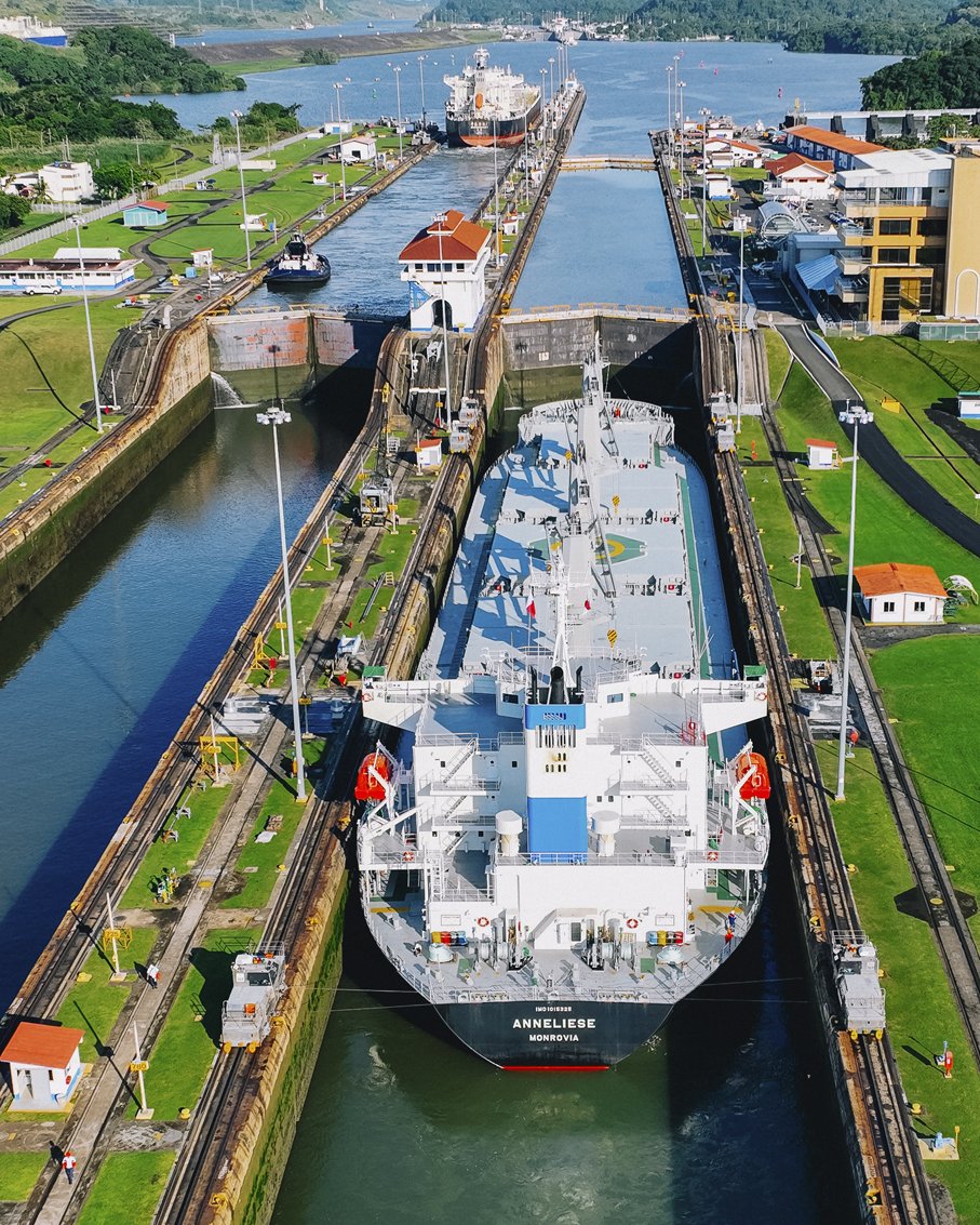 RochexRB27's tweet photo. 🔴#URGENTE | 🇺🇸Estados Unidos ordenó al ejercito elaborar opciones para aumentar la presencia de tropas en 🇵🇦#Panamá para “recuperar” el Canal, informó NBC NEWS, citando a funcionarios estadounidenses.

Según el medio estadounidense, los planes potenciales varían desde una asociación más estrecha con las fuerzas de seguridad panameña hasta una opción menos probable de que las tropas estadounidenses tomen el canal por la fuerza.
