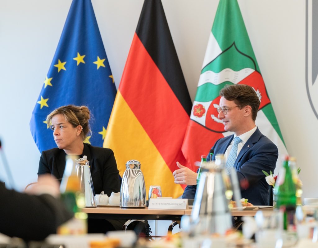 Wirtschaft.NRW (@wirtschaftnrw) on Twitter photo Starkes Signal fรผr eine starke Industrie: Ministerin <a href="/MonaNeubaur/">Mona Neubaur</a> & Ministerprรคsident <a href="/HendrikWuest/">Hendrik Wรผst</a> haben zusammen mit Wirtschaft & Gewerkschaften einen kraftvollen Impuls fรผr eine wettbewerbsfรคhige Industrie gesetzt ๐ค Neubaur: Die neue Bundesregierung darf keine Zeit verlieren. Starkes Signal fรผr eine starke Industrie: Ministerin <a href="/MonaNeubaur/">Mona Neubaur</a> & Ministerprรคsident <a href="/HendrikWuest/">Hendrik Wรผst</a> haben zusammen mit Wirtschaft & Gewerkschaften einen kraftvollen Impuls fรผr eine wettbewerbsfรคhige Industrie gesetzt ๐ค Neubaur: Die neue Bundesregierung darf keine Zeit verlieren.