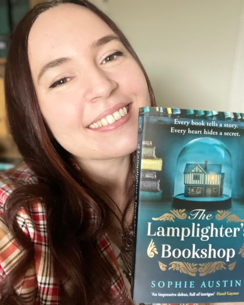 NewsteadWood's tweet image. Congratulations to our #ClassOf2009 alumna Sophie Austin on publication day for The Lamplighter&apos;s Bookshop! Really proud of you Sophie. @saustinauthor @harperfiction #WeAreNewstead