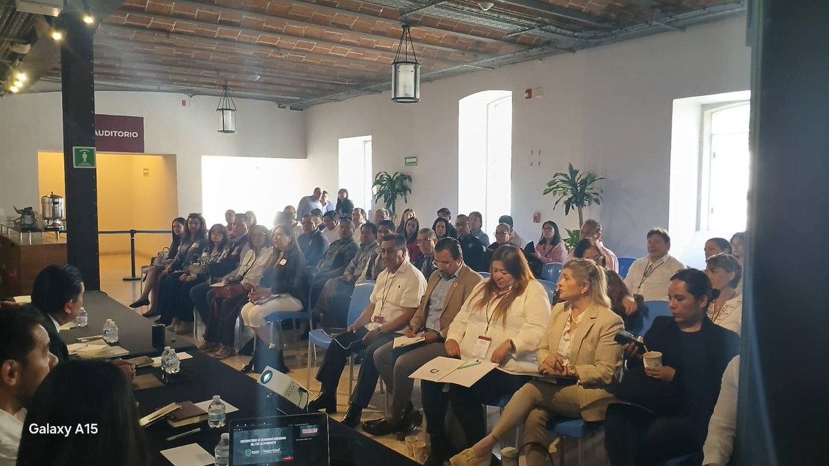 observseguridad's tweet image. ¡Día histórico para el Observatorio de Seguridad Ciudadana! Junto a #CONASE y #SSPC, lanzamos chats exclusivos para reportar #secuestros y #extorsiones en 10 estados. Un gran avance hacia una sociedad más segura y justa. 💪  @trinibelauzaran @rmassuttier @adrichavezo