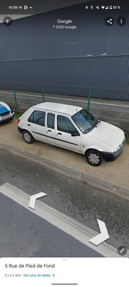 fab6746's tweet image. Vu dans #AutoPlus, un joli bug de Google Maps ! Une Ford Fiesta un peu particulière... 🤣