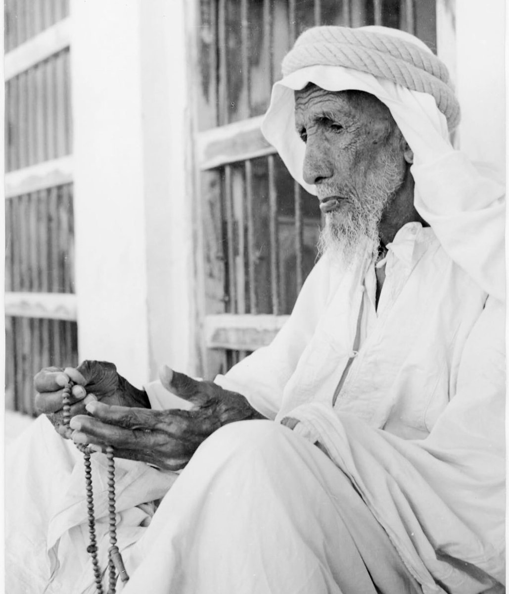 Qhta10ni's tweet photo. اعوذبك  يارب والوذبك من ثمان
الهم والحزن والضيقة وقصراليدين

والعسر بعد اليسر والنوم بعد الاذان
والظلم بعدالعدل والشكّ بعداليقين https://t.co/SpPF39bFUJ