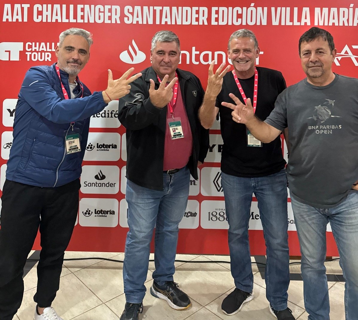 🎾 Episodio 158 <a href="/Tenisports/">Tenis Sports-28 años</a>
Tenis a la cordobesa.
Protagonista <a href="/juanluisperez64/">Juan Luis Perez</a> presidente de la <a href="/FedCbesadeTenis/">F.C.T.</a>
Hablamos del desarrollo del tenis en la provincia

Links👇🏻
Spotify: open.spotify.com/episode/3Of23s…

Apple Podcasts: podcasts.apple.com/us/podcast/3ig…

PodBean: podbean.com/podcast-detail…