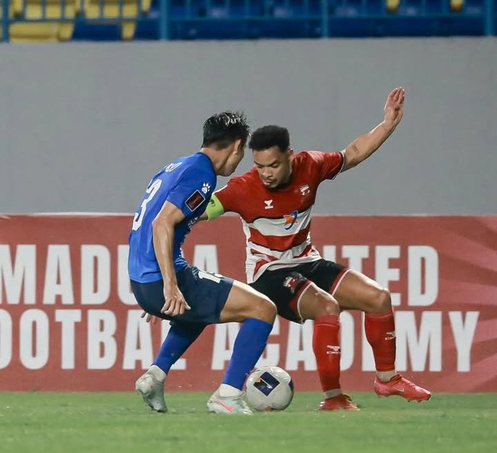 irfanmbappe's tweet photo. AFC Challenge League 2024/2025
8 Besar Leg 2:
FT: Madura United vs Tainan City 3-0 (Agg:3-0)
Gol:
Madura United:
Iran Junior '38
Lulinha '60
Yussuf Ezzejjari '84
Madura United berhasil lolos ke babak semifinal.
#AFCChallengeLeague
#8Besar
#MaduraUnited
#TainanCity https://t.co/3MVLRNMNKu