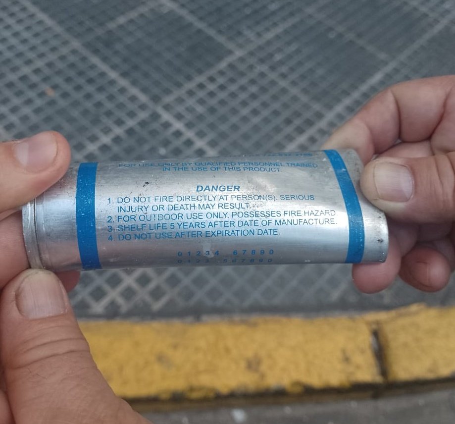 primer advertencia del cartucho con el que le abrieron la cabeza al periodista Pablo Grillo, "no disparar directo a personas, puede causar serias heridas o muerte"
es una lastima que el policia promedio sea analfabeto, claramente no deben entender ingles tampoco