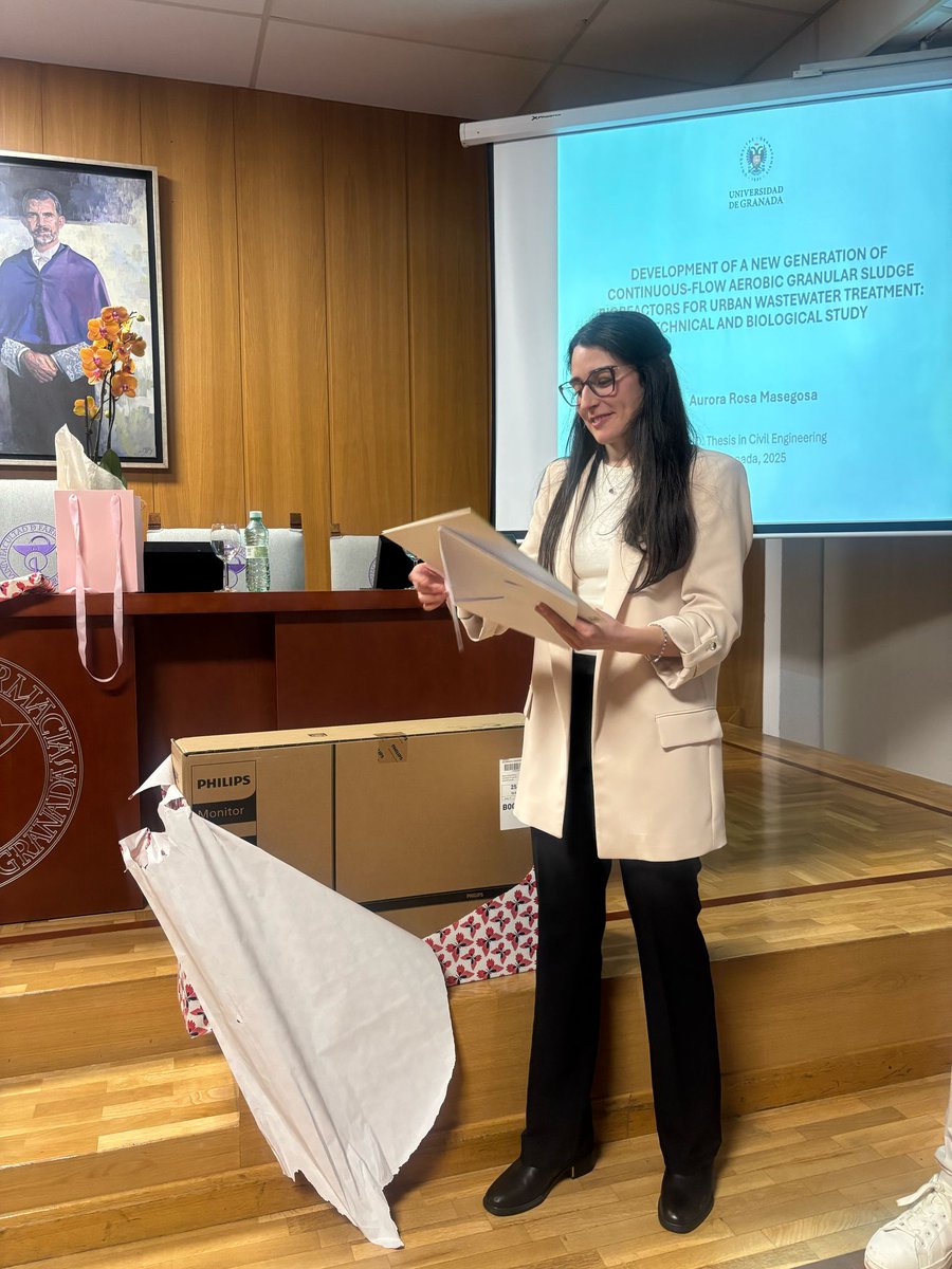 MicroTAmbienUGR's tweet image. Congratulations to the new Dr in the house @AuroraGalera
"Development of a new generation of continuous-flow aerobic #granularsludgebioreactors for urban wastewater treatment: technical and biological study"
