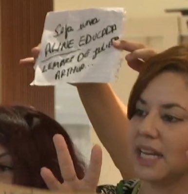 Esse cartaz explica como funciona o público do BBB: Queremos alguém igual a Aline pra torcer, mas alguém que seja branca porque não conseguimos torcer por mulher preta. #BBB25