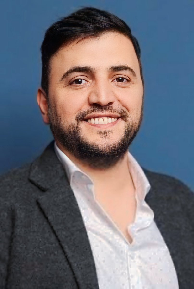 Kıymetli oyuncu kardeşimiz Şinasi Yurtsever 51 yaşında hayatını kaybetti. Çok erken yaşta vefatı için söylenecek pek bir söz yok, sabır dilemekten başka. Kendisine Allah’tan rahmet, kederli ailesine ve dostlarına, sevenlerine sabır diliyorum. Mekanı Cennet olsun. Allah rahmet