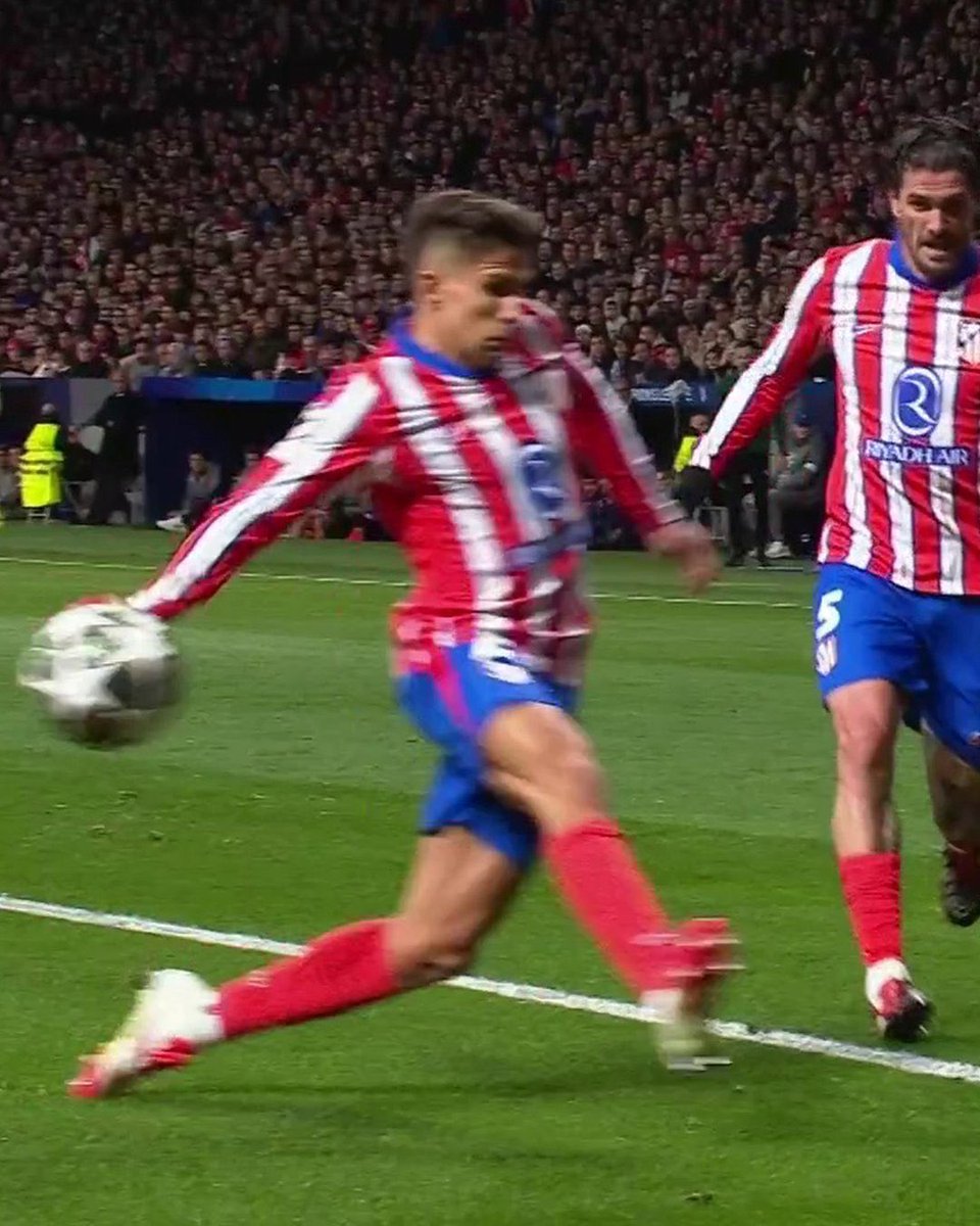 vrtolmenz's tweet image. Y de esta mano pegada el cuerpo dentro del área nadie habla verdad? #RealMadrid #AtleticoRealmadrid #Llorones