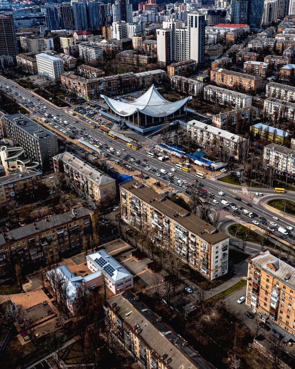 Красень Київ tweet media