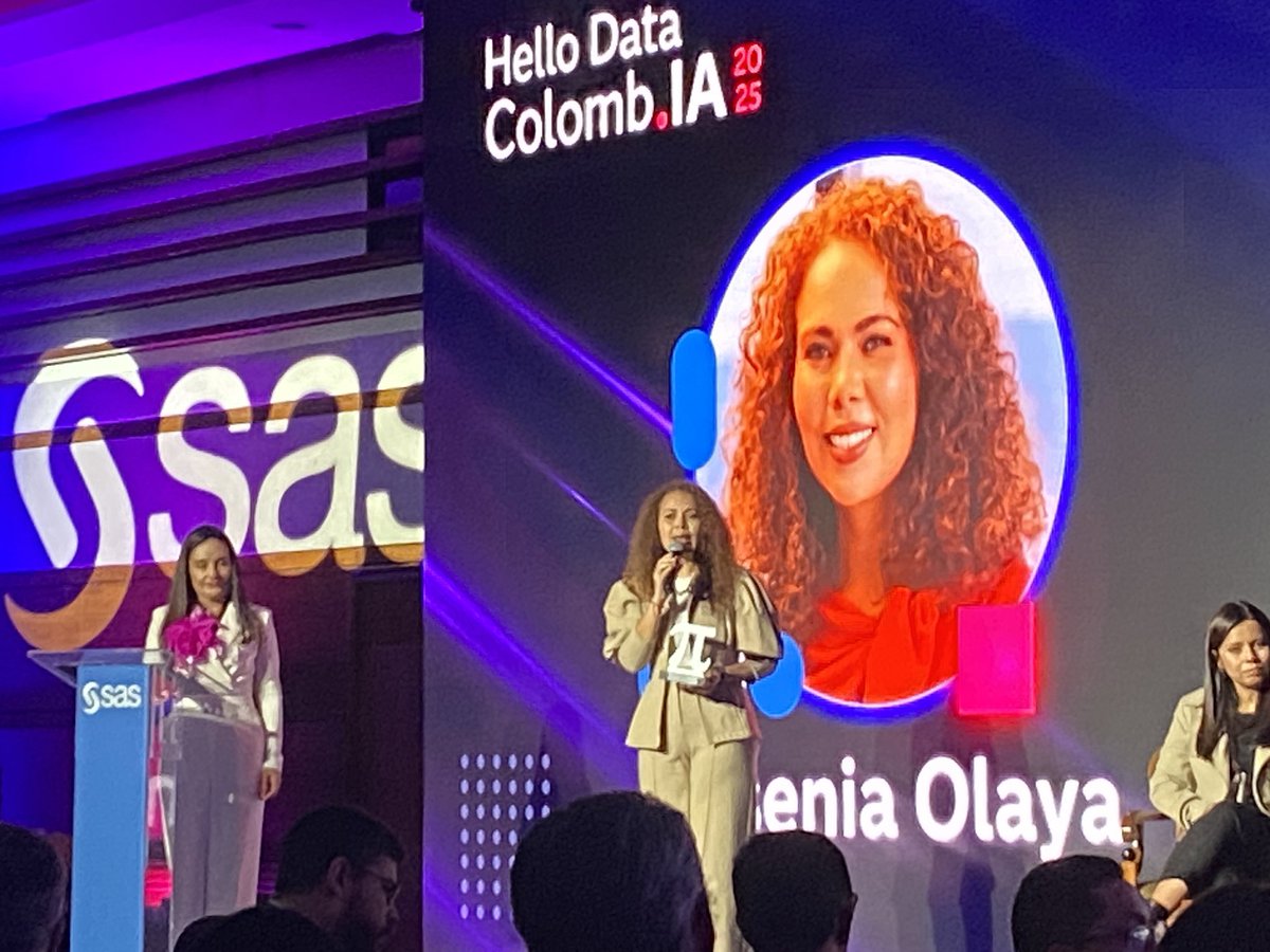 Sandradefelipe's tweet image. La ministra @YeseniaOlayaR hablando de “acciones afirmativas” en la política pública ✊ para la participación de #MujeresEnCiencia  [En #HelloDataColombia]