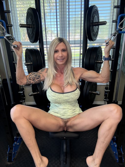 I don’t always fuck on the first date—sometimes I just grip your cock, jerk it hard, and make it spill