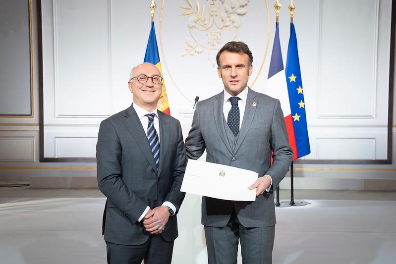 La semana pasada, el Embajador Marder tuvo el honor de presentar sus cartas credenciales al copríncipe de Andorra, Emmanuel Macron, y de reiterar los lazos de amistad que unen nuestros dos países. 🇨🇦🇦🇩

📷 ©️Présidence de la République