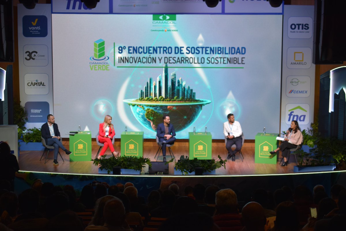 CAMACOLBOGOTA's tweet photo. 🧵 HILO | #AEstaHora damos inicio al panel sobre alianzas público-privadas, sostenibilidad y recurso hídrico 🌍💧
📢 Nos acompañan #ConstructoraCapital, @BancoMundial, @CEMEX_Colombia, @FNAahorro y @CCCSColombiaGBC para hablar sobre el rol del sector en la gestión eficiente del agua. #Sostenibilidad 🏗️👇