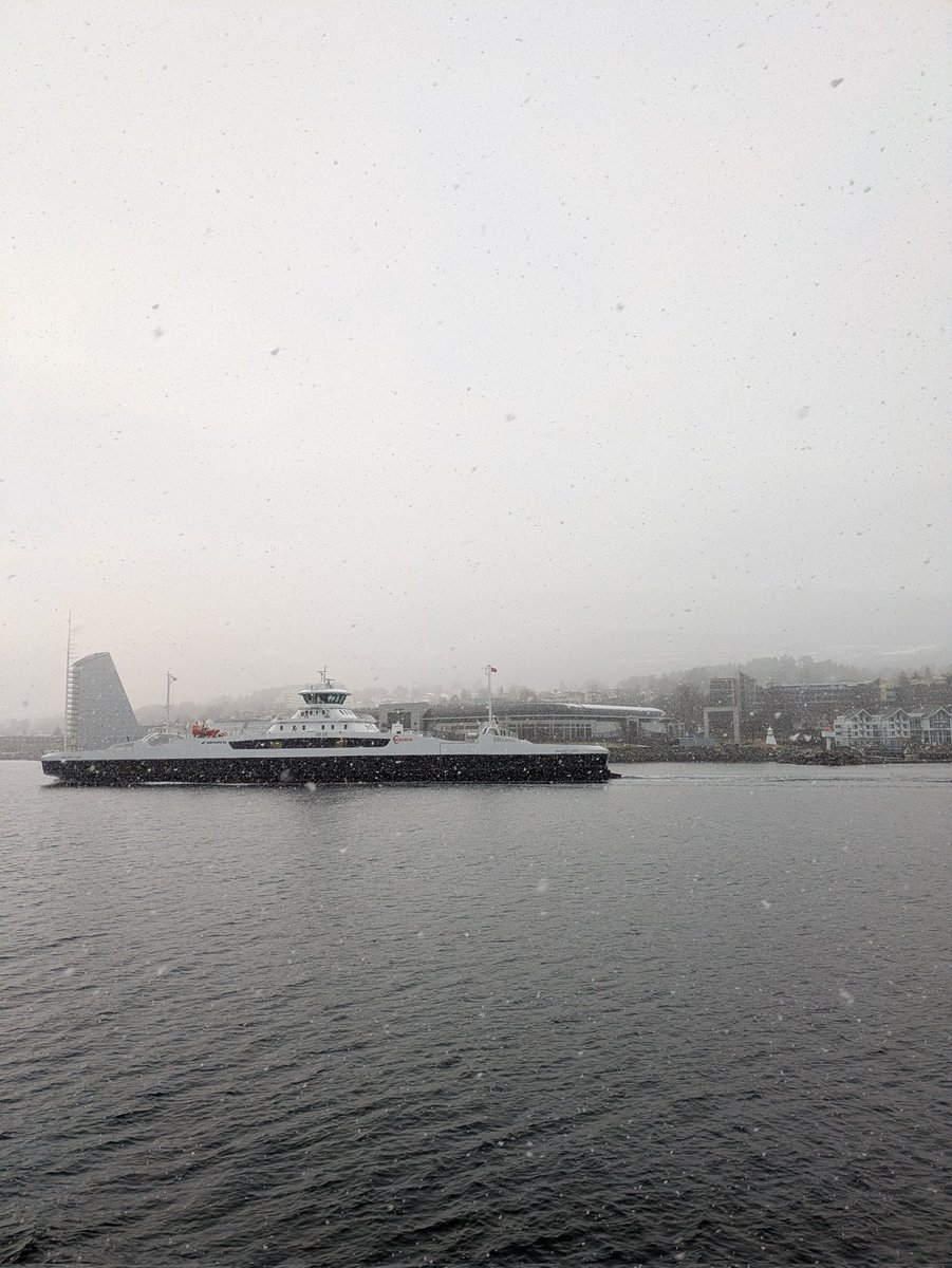 Den ligg der fortsatt. 
Reise rundt å bare pisse på!