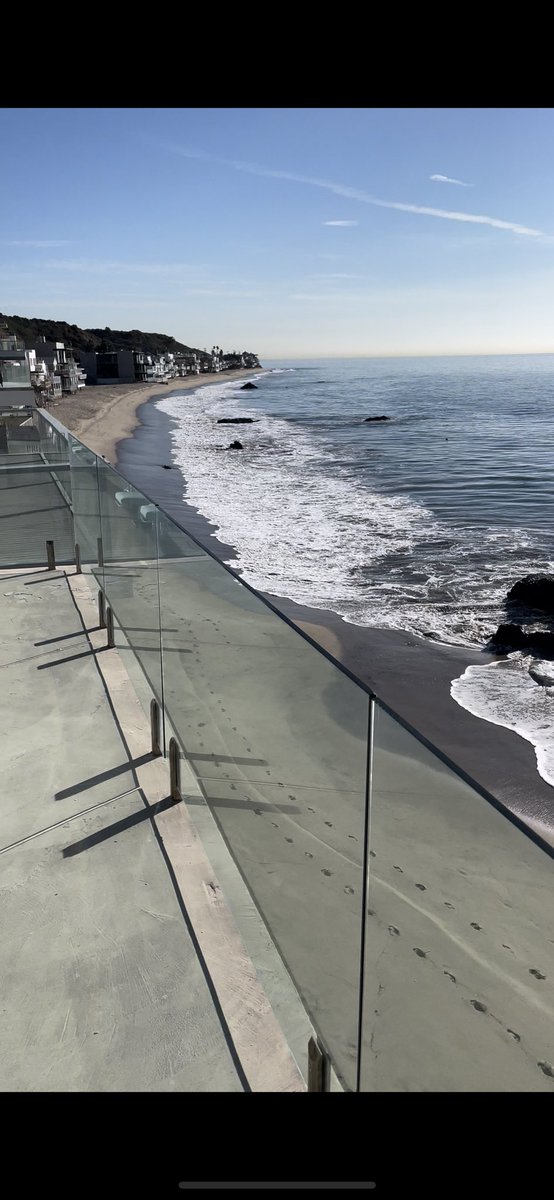 Good Morning to the 4 people that will see this ☀️ 

I hope you each make $1 million today 💰