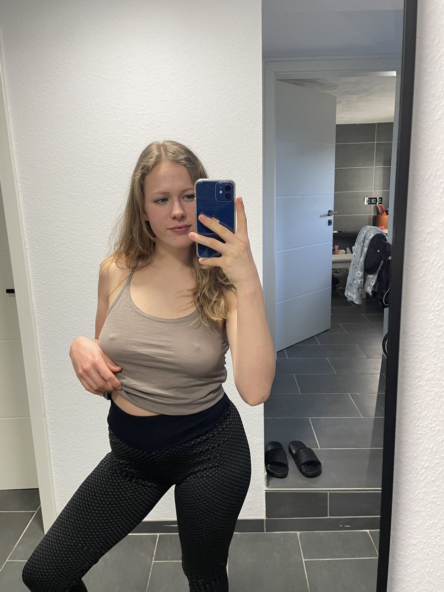 diejuliamay's tweet photo. Schreib hey um meine nippel zu sehen https://t.co/PV0jyhc8Q5