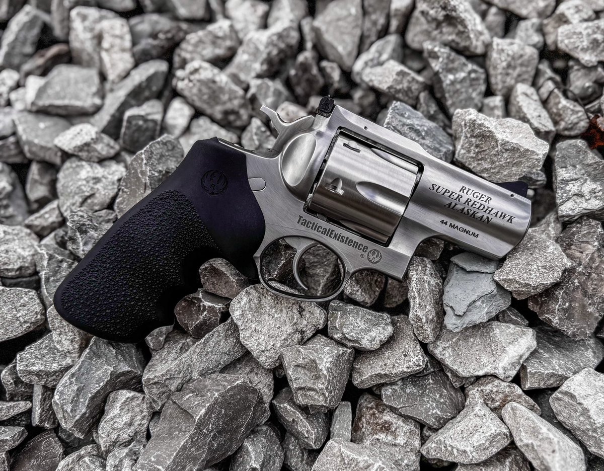 @rugersofficial SUPER REDHAWK ALASKAN 44 MAGNUM #superredhawk #ruger #alaska #alaskan #44magnum #revolver #revolvers #wheelgun