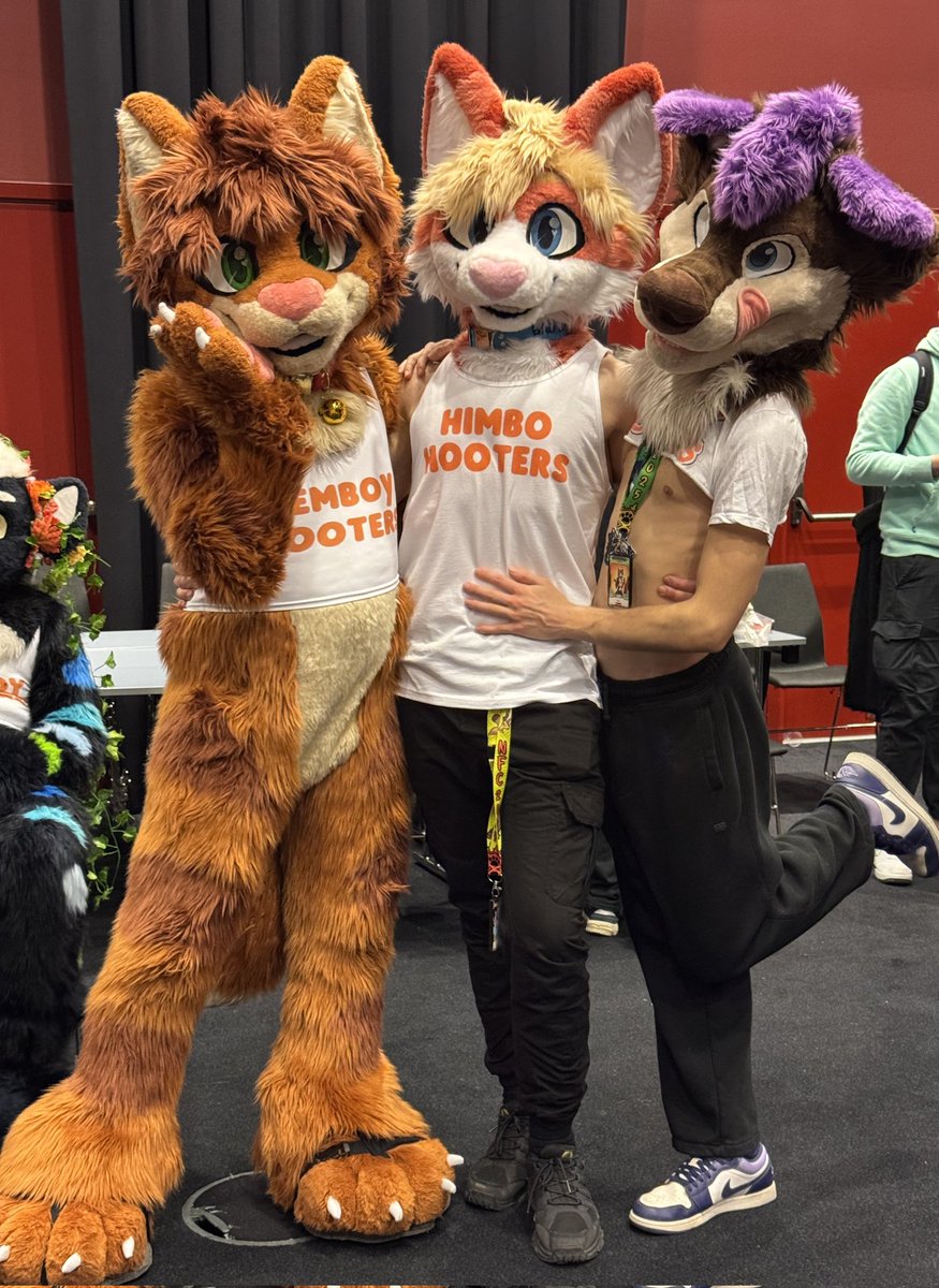 Together with <a href="/dennipoes/">Denni</a> and <a href="/XaviPurr/">🇳🇱 Xavier 🐾</a> just posing and being cute for this #fursuitthursday