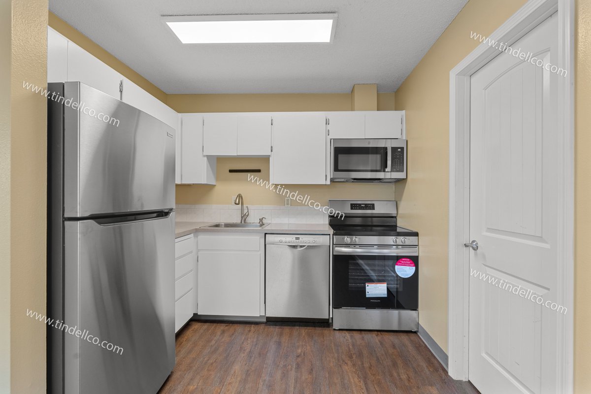 Tindellco's tweet photo. Cozy &amp; Updated 2-Bedroom Duplex with Water/Sewer/Garbage &amp; Lawncare Included!

Lease it for $1,995/month.

Visit 🌐https://t.co/gMZtGdvONZ for showings and more info. https://t.co/qDwPfewJl6