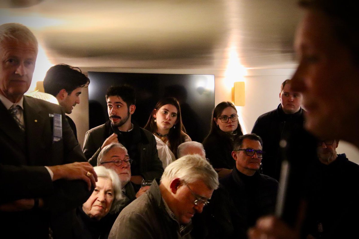 Nous étions nombreux à #Nantes ce soir pour échanger autour du projet de <a href="/BrunoRetailleau/">Bruno Retailleau</a>. Il se passe quelque chose à droite !