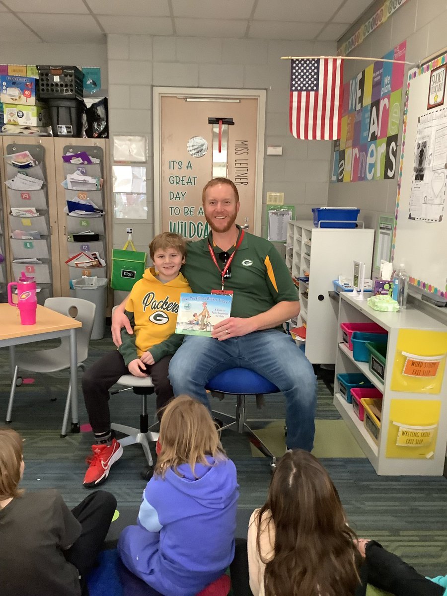 Logan’s dad was our mystery reader today on Logan’s birthday! 📚 🎂<a href="/FSD79/">Fremont District 79</a>
