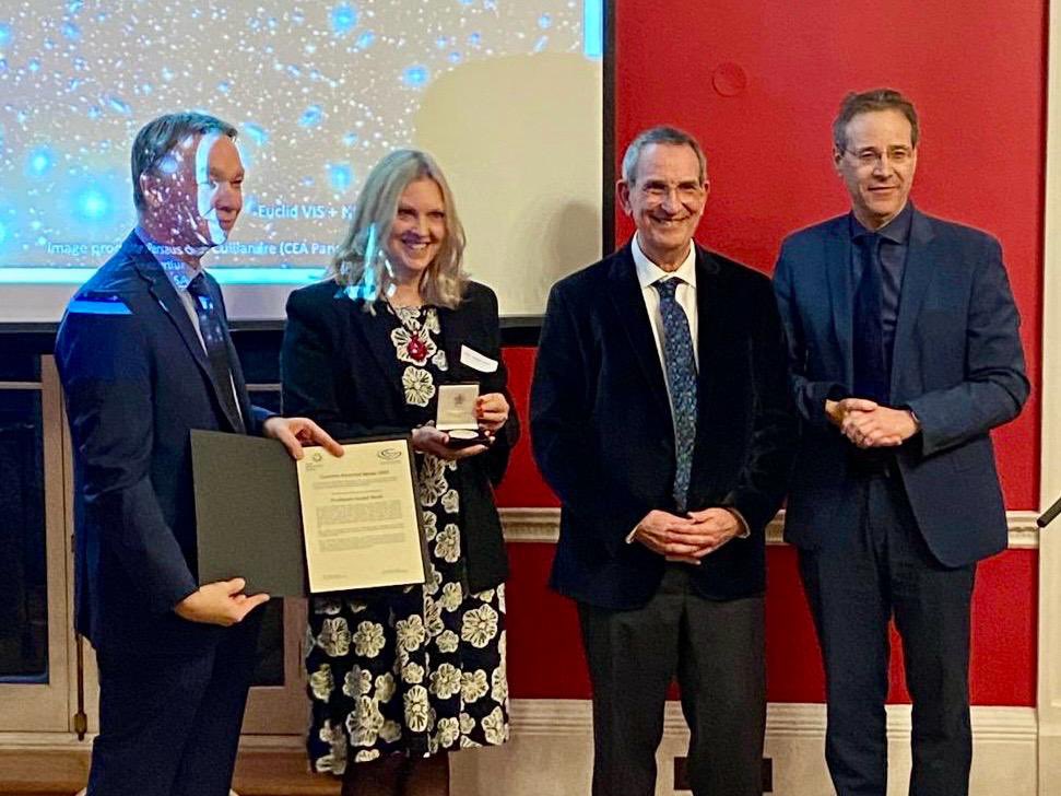 Miguel Berger (@germanambuk) on Twitter photo The Caroline Hershel Medal honours the longstanding scientific cooperation between 🇩🇪-🇬🇧 & celebrates outstanding research by women astrophysicists.
I'm delighted to present Prof <a href="/IsobelHook/">Isobel Hook</a> with this year's medal for her contribution to the study of distant supernovae. The Caroline Hershel Medal honours the longstanding scientific cooperation between 🇩🇪-🇬🇧 & celebrates outstanding research by women astrophysicists.
I'm delighted to present Prof <a href="/IsobelHook/">Isobel Hook</a> with this year's medal for her contribution to the study of distant supernovae.