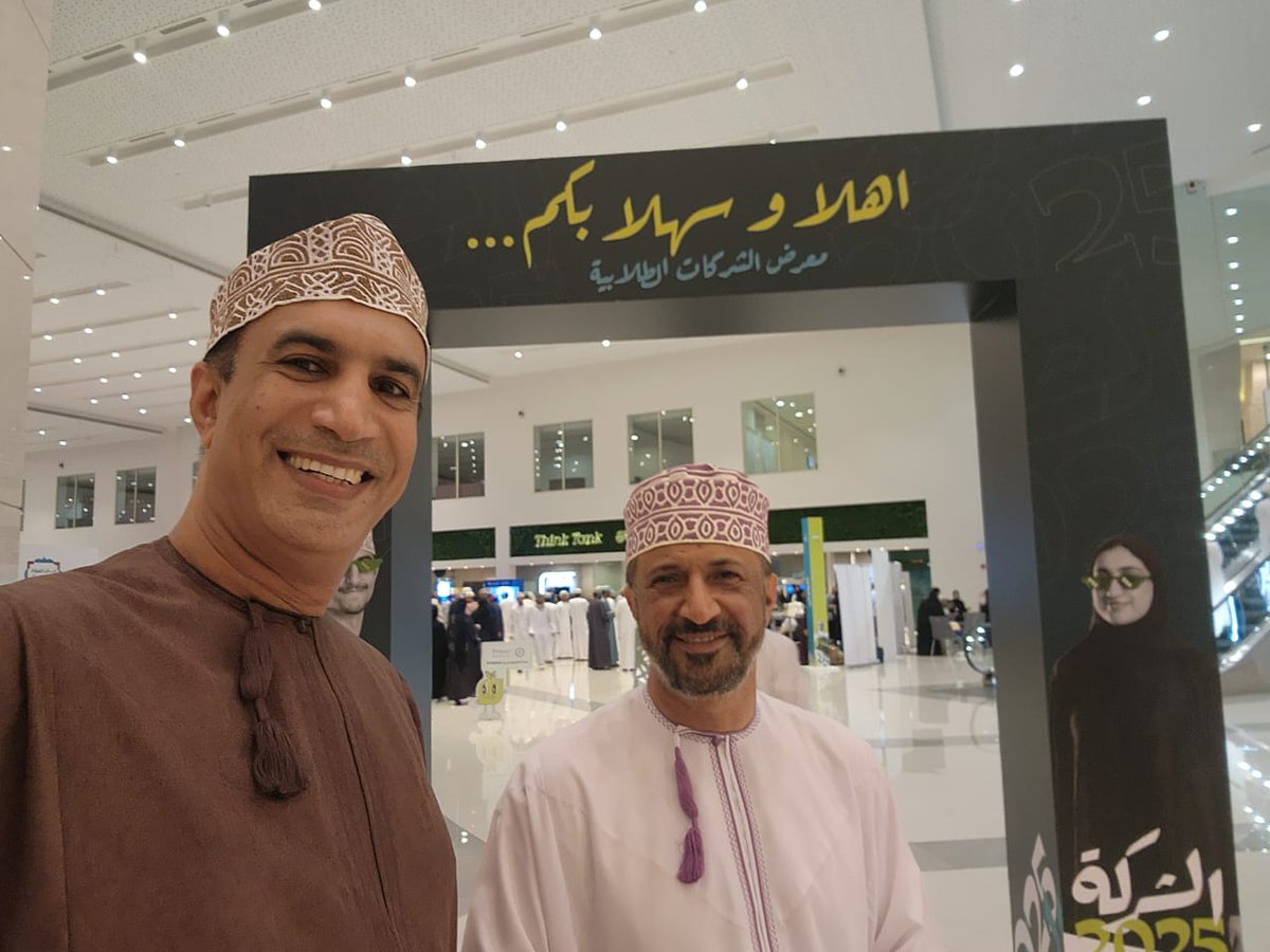 saidalsiyabi_'s tweet photo. سعدت بحضور معرض الشركات الطلابية برفقة الأستاذ محمد الرحبي للإطلاع على المشاريع الريادية الطلابية.. شبابنا فخر عمان كنت أطمح أن أجد مساندة الشركات العائلية الكبيرة لبعض هذه المشاريع الريادية لخلق فرص وآمال لهؤلاء الطموحين من شباب الجامعات والمدارس.. https://t.co/ojTb7DWdCV