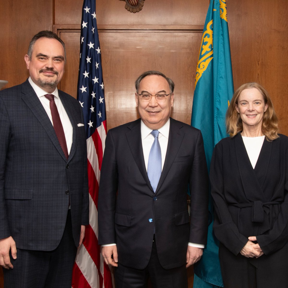 Lisa Kenna (@undersecstatep) on Twitter photo Great discussion today with Kazakh Presidential Advisor <a href="/ErzhanKazykhan/">Erzhan Kazykhan</a> on shared economic and security priorities. We look forward to deepening cooperation between our two countries. 🇺🇸🇰🇿 Great discussion today with Kazakh Presidential Advisor <a href="/ErzhanKazykhan/">Erzhan Kazykhan</a> on shared economic and security priorities. We look forward to deepening cooperation between our two countries. 🇺🇸🇰🇿