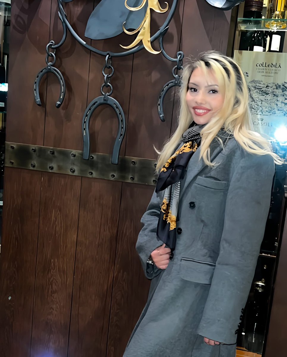 rubyandersonCA's tweet image. Still obsessed with this album 

#hitmehardandsoft #citylife #toronto #ootd #billieeilish