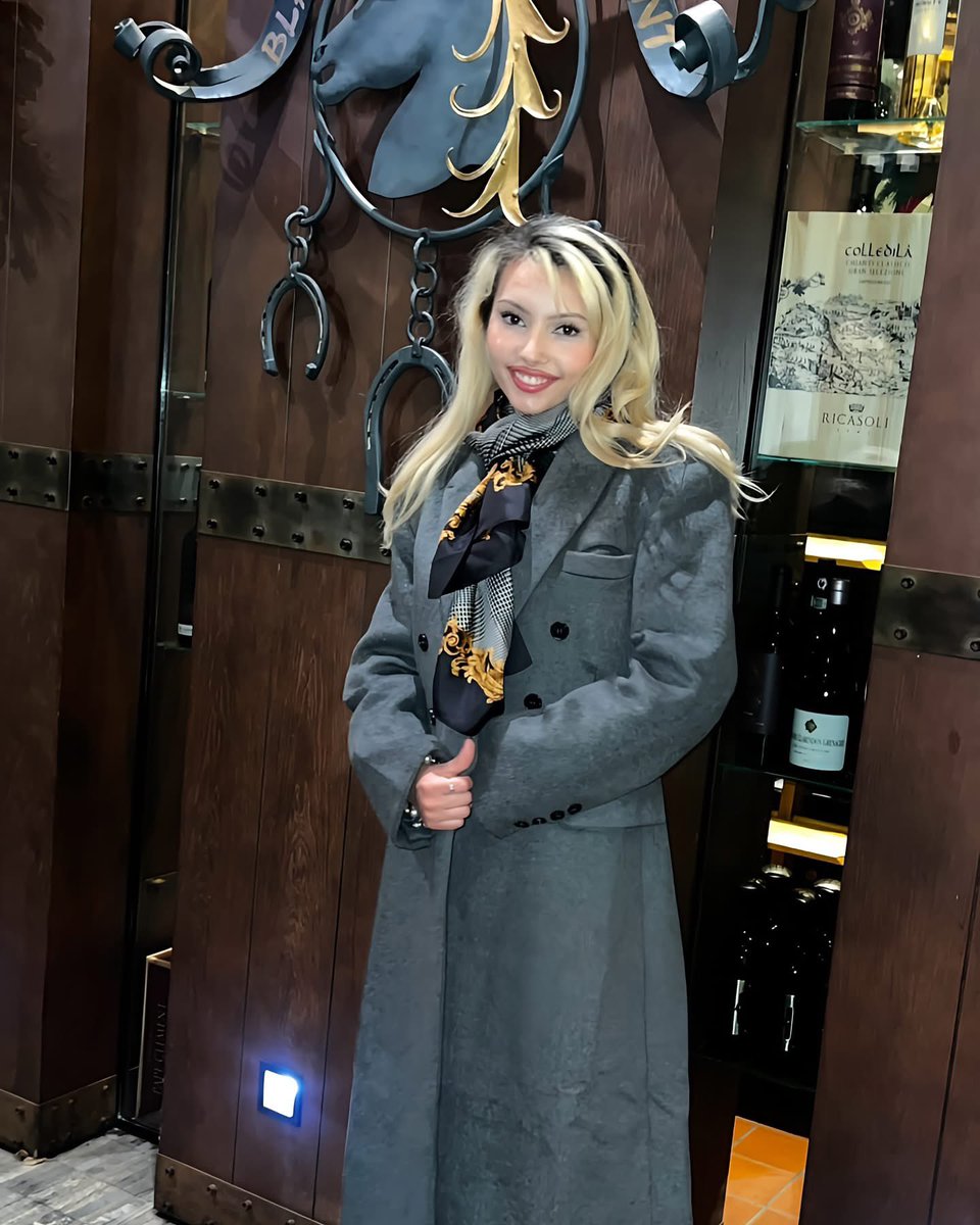 rubyandersonCA's tweet image. Still obsessed with this album 

#hitmehardandsoft #citylife #toronto #ootd #billieeilish