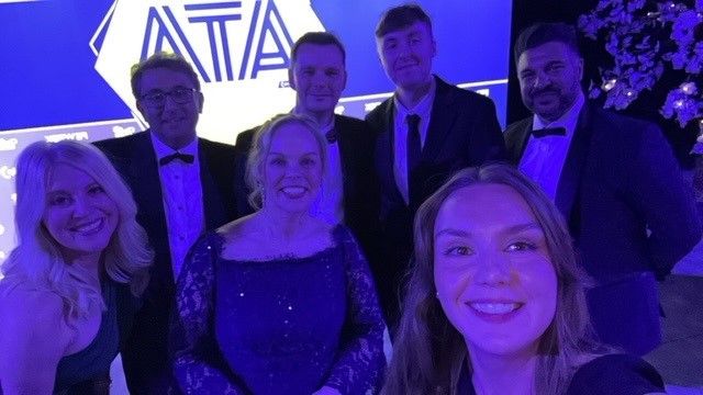 AAT attended the Apprenticeship &amp; Training Awards in Liverpool, where AAT CEO Sarah Beale presented the Employer support for social mobility award to <a href="/BagnallsGroup/">Bagnalls</a> 🎉

Their entry set the standard for advancing social mobility. Well done! #Apprenticeships #SocialMobility