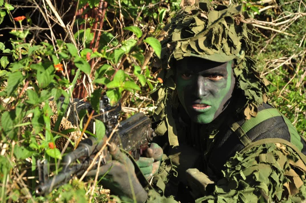 Como parte de su formación integral, los cadetes y guardiamarinas de las Fuerzas Armadas Revolucionarias de #Cuba (FAR) realizan ejercicios en el terreno. Éstos constituyen un momento fundamental en la preparación como futuros oficiales militares.