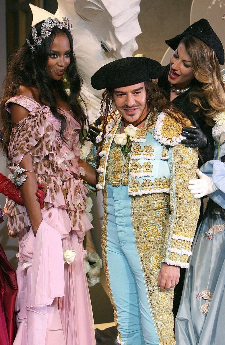 LaModeUnknown's tweet photo. Can we please appoint ✨John Galliano✨ somewhere??? 🪡 https://t.co/dlNO0tIofq
