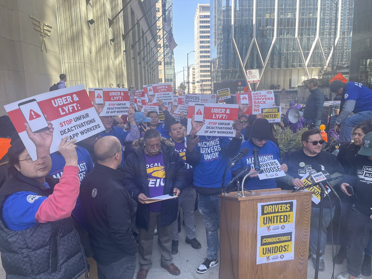 SEIU's tweet image. DRIVERS IN IL ARE JOINING FORCES.

Uber &amp;amp; Lyft are raking in profits while IL rideshare drivers struggle. @SEIULocal1, @MechLocal701 &amp;amp; @gig_chicago are uniting for legislation that grants fair wages, better conditions &amp;amp; a path to unionize. JOIN THE FIGHT 👉…