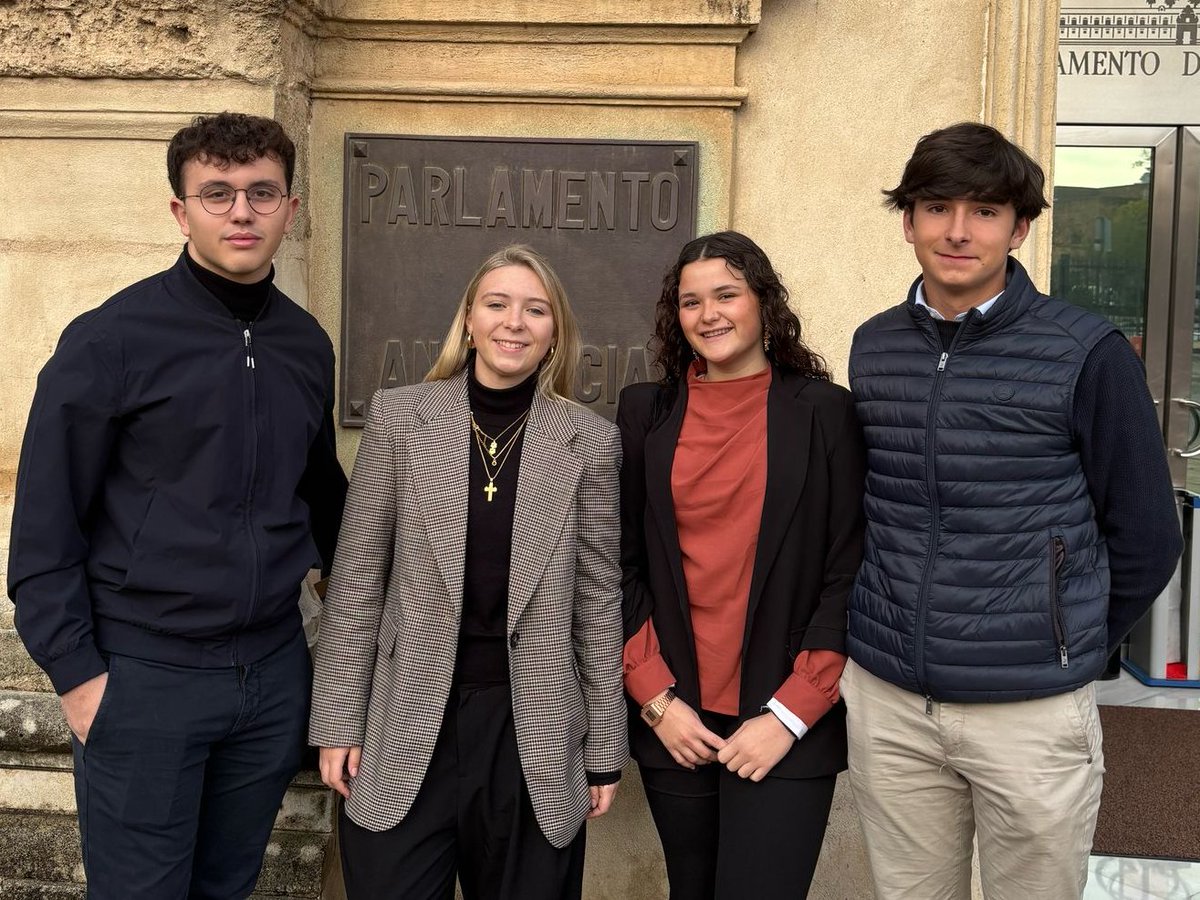 Colegio Aljarafe SCA (@caljarafesca) on Twitter photo Alumnado de Bachillerato del Colegio Aljarafe ha particiado en el #PCJ2025, organizado por la SADC y la
<a href="/FDescubre/">Fundación Descubre</a> les ha permitido debatir sobre #cambioglobal, además de conocer de cerca cómo se toman decisiones en democracia.…entocientificodejovenes.wordpress.com Alumnado de Bachillerato del Colegio Aljarafe ha particiado en el #PCJ2025, organizado por la SADC y la
<a href="/FDescubre/">Fundación Descubre</a> les ha permitido debatir sobre #cambioglobal, además de conocer de cerca cómo se toman decisiones en democracia.…entocientificodejovenes.wordpress.com