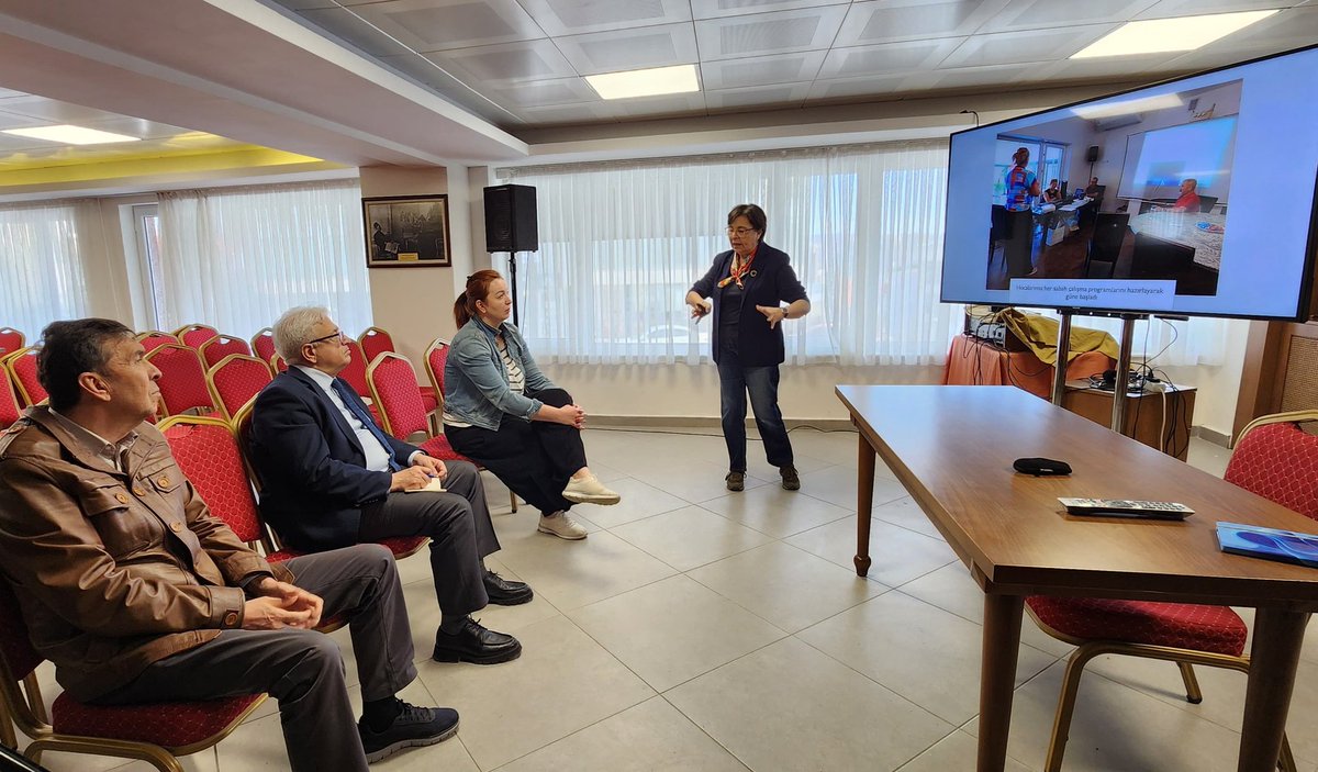 Bugün <a href="/Tika_Turkiye/">TİKA</a> Başkan Yrd. Dr. Mahmut  Çevik ile bir çalışma toplantısı gerçekleştirdik. <a href="/kirimdernegi/">Kırım Derneği Crimean Association</a> ve <a href="/Kirim_Vakfi/">Kırım Vakfı</a> olarak plânlandığımız çalışmaların projelendirilmesinde değerli katkılarını esirgemeyen <a href="/Mahmutcevik06/">Dr. Mahmut Çevik</a>'e şükranlarımızı sunuyoruz.