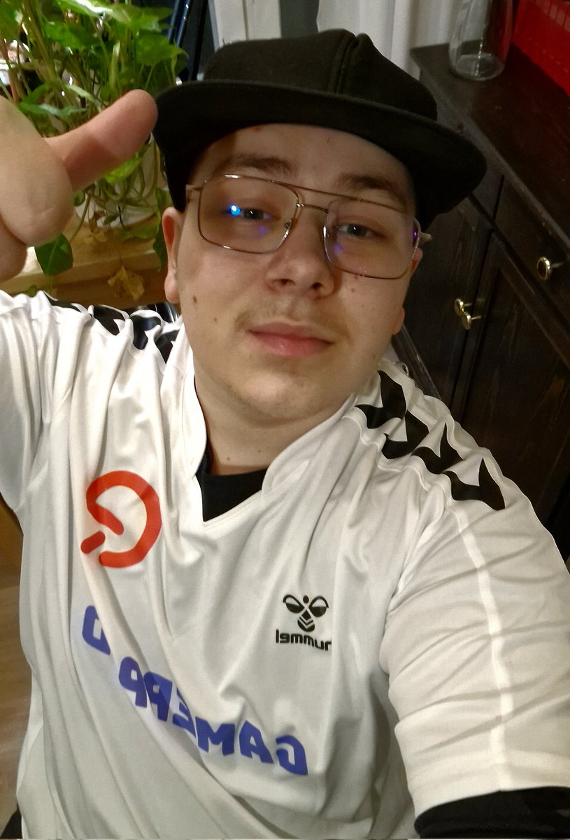 18Machu's tweet image. My jersey from @QuickEsports_no finally arrived and looks cool a hell! It&apos;s an incredible thing to have my name on an orgs shirt, a small dream come true!
#quickwork 🇫🇮 🔨 🛡
