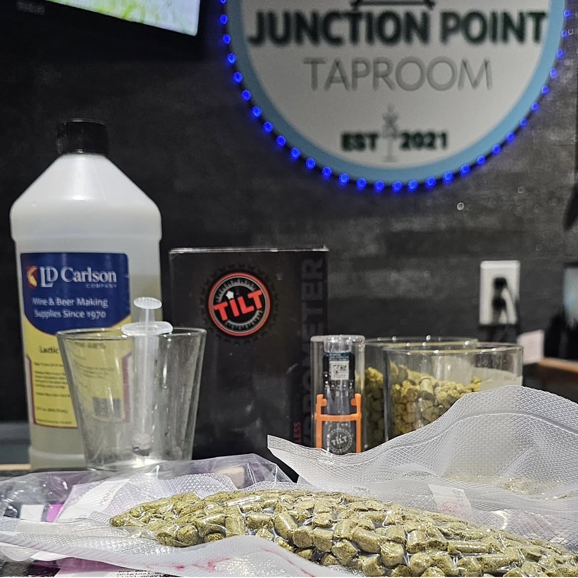 tilthydrometer's tweet photo. Control Your Brew from Your Phone!
Remote control your brewing process with Tilt Hydrometer’s Bluetooth connection. Keep an eye on your beer without opening your fermenter.  
#TiltHydrometer #HomeBrewing #SmartBrewing https://t.co/01bST85nL8