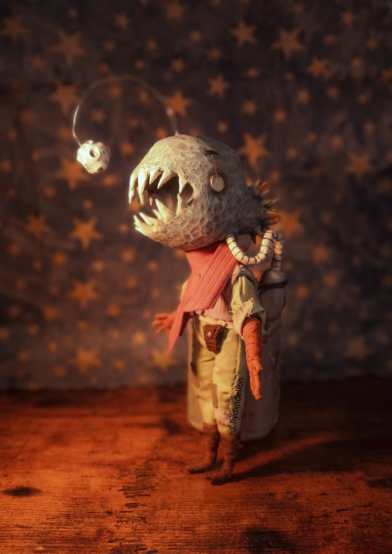 Oui j’ai peut-être envoyé un dm à <a href="/TheGreatReview_/">Review</a> pour lui proposer de lui offrir une marionnette faite main Outer wilds….