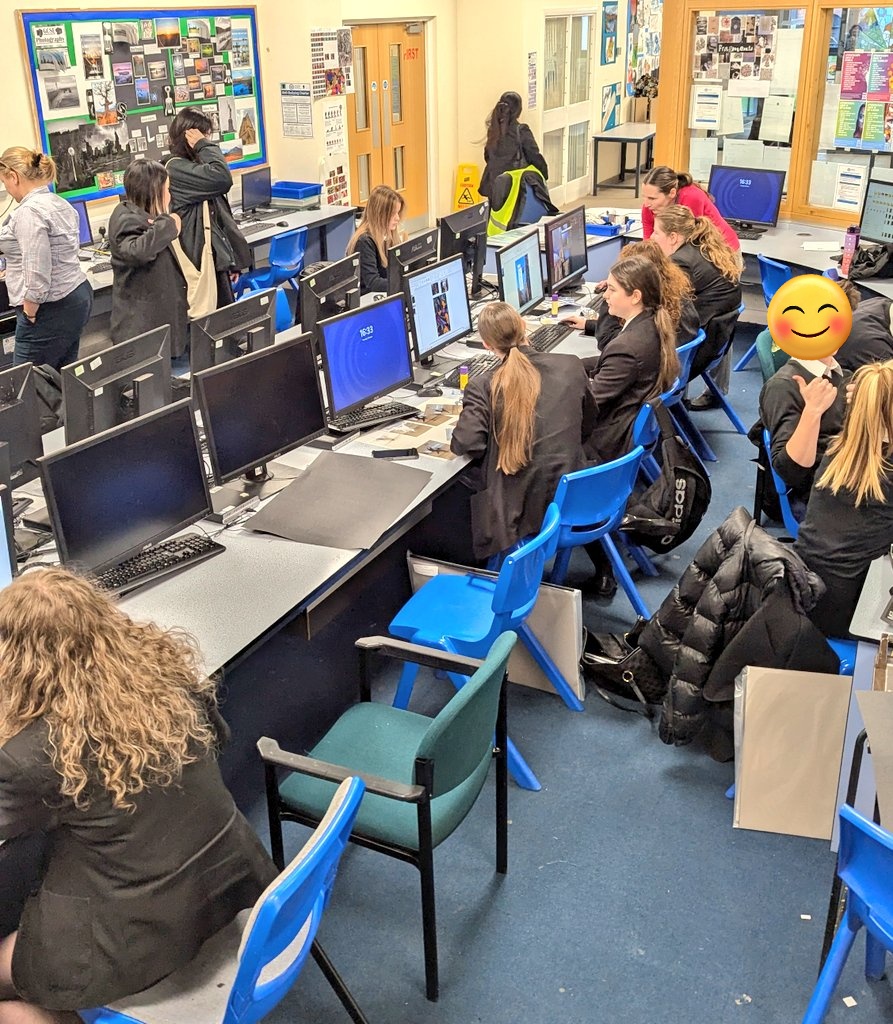 That final push in prep for practical exams...🖌️📷 40+ of our amazing students for Coursework Pizza night! #FineArt #Photography