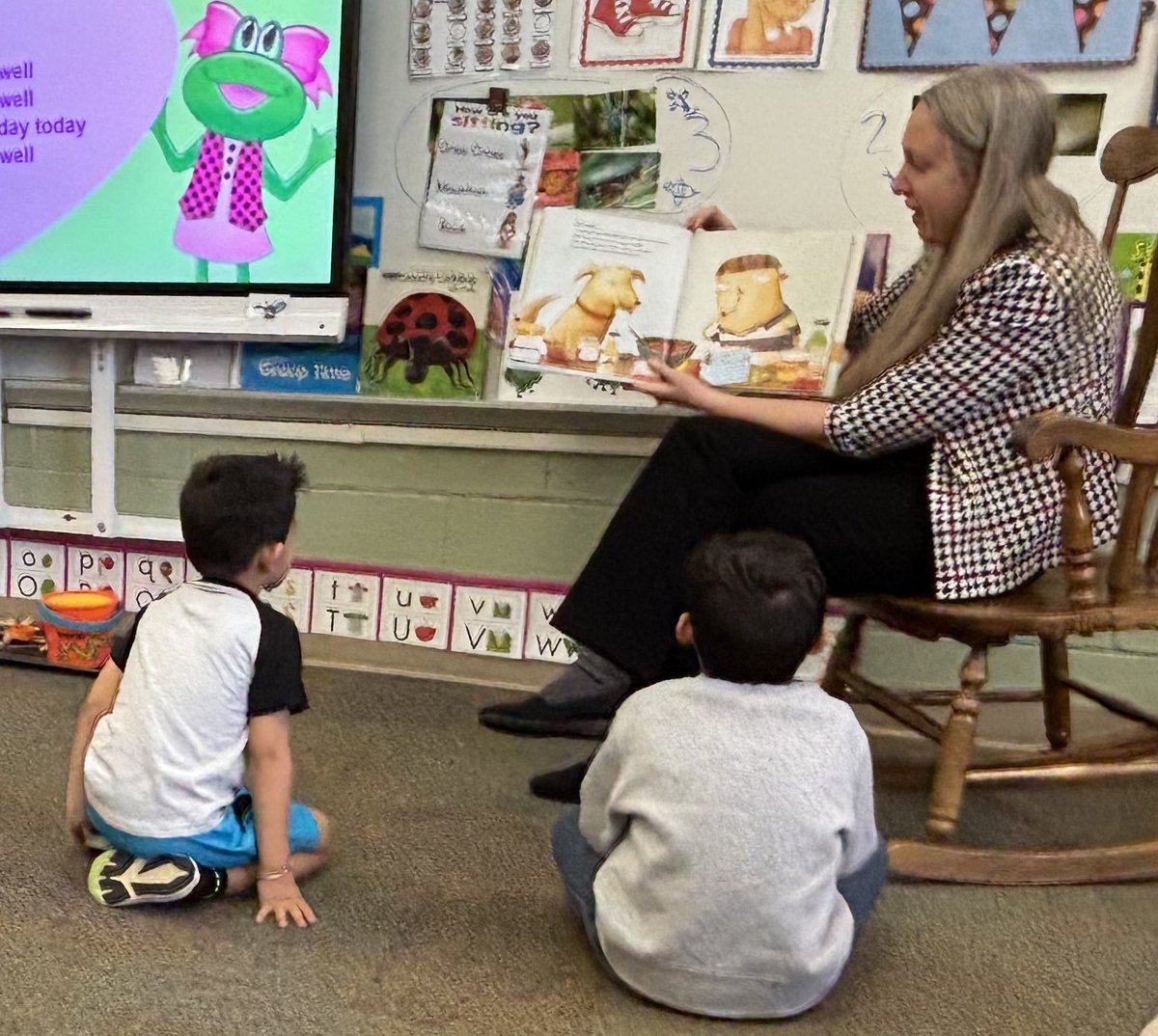 What a great experience it is to read aloud and connect with VPK learners through “Dragons Love Tacos”!@WhisperingOakEl <a href="/RobBixler_OCPS/">Rob Bixler</a> <a href="/Mindi_M_Smith/">Mindi Smith</a>