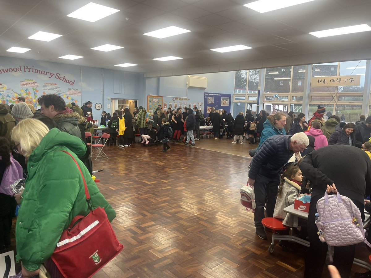 LarchwoodPS's tweet photo. Great to welcome parents into school again. This time for the science fair. #sciencefair2025 https://t.co/MDTkUjUnTS