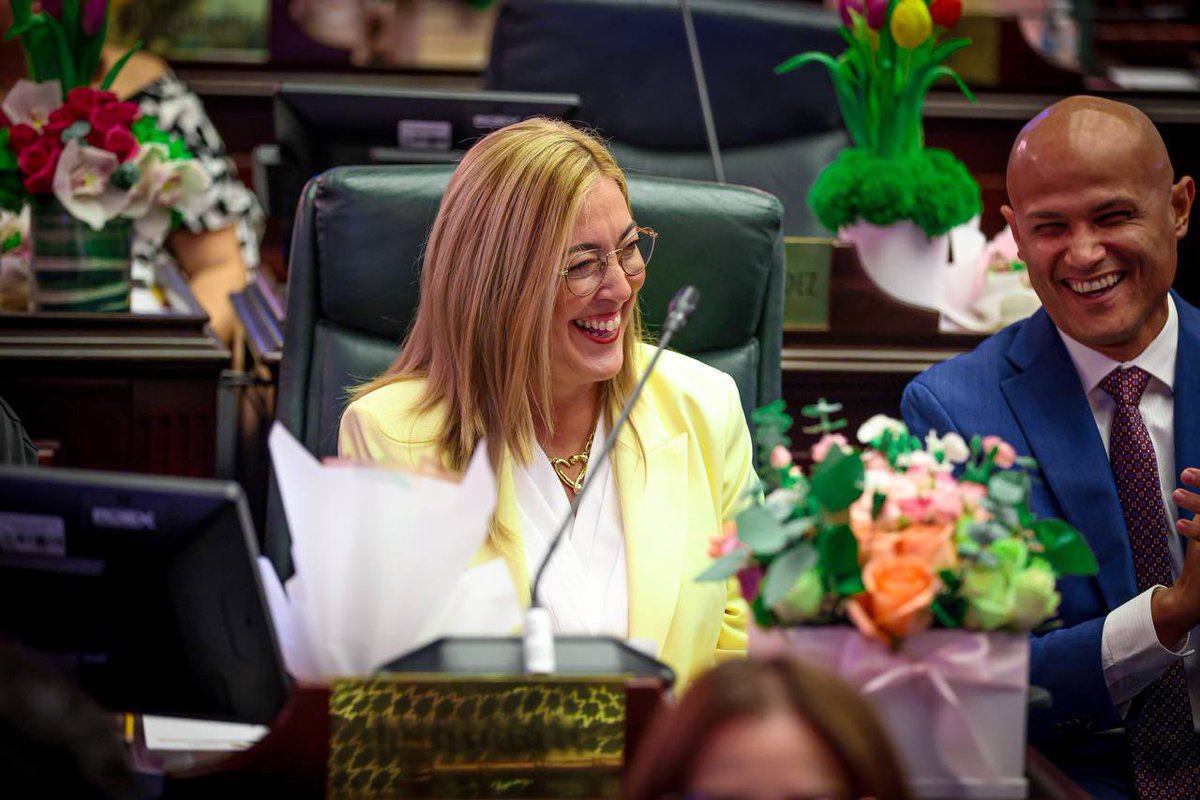 [Sesión] 📸 Hoy la Cámara de Representantes realizó una sesión especial para rendir tributo a la mujer puertorriqueña. Presidida por <a href="/YashiraMLebron/">Yashira Lebron</a>, en la sesión se subrayó la aportación de la mujer en el desarrollo socioeconómico y comunitario de #PuertoRico. <a href="/JohnnyMndez36/">Johnny Méndez</a>