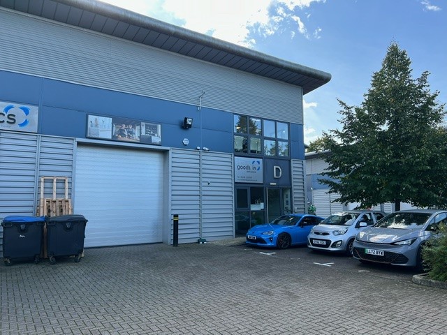 Modern 3,390 sq.ft Warehouse to let at Gateway 1000, Arlington Business Park, Stevenage. Read More rabcommercial.com/let/property-t… #RealEstateNews #commercialproperty #property
#stevenage #hertfordshire #realestateadvice #warehouse #thursdayvibes #hertfordshire