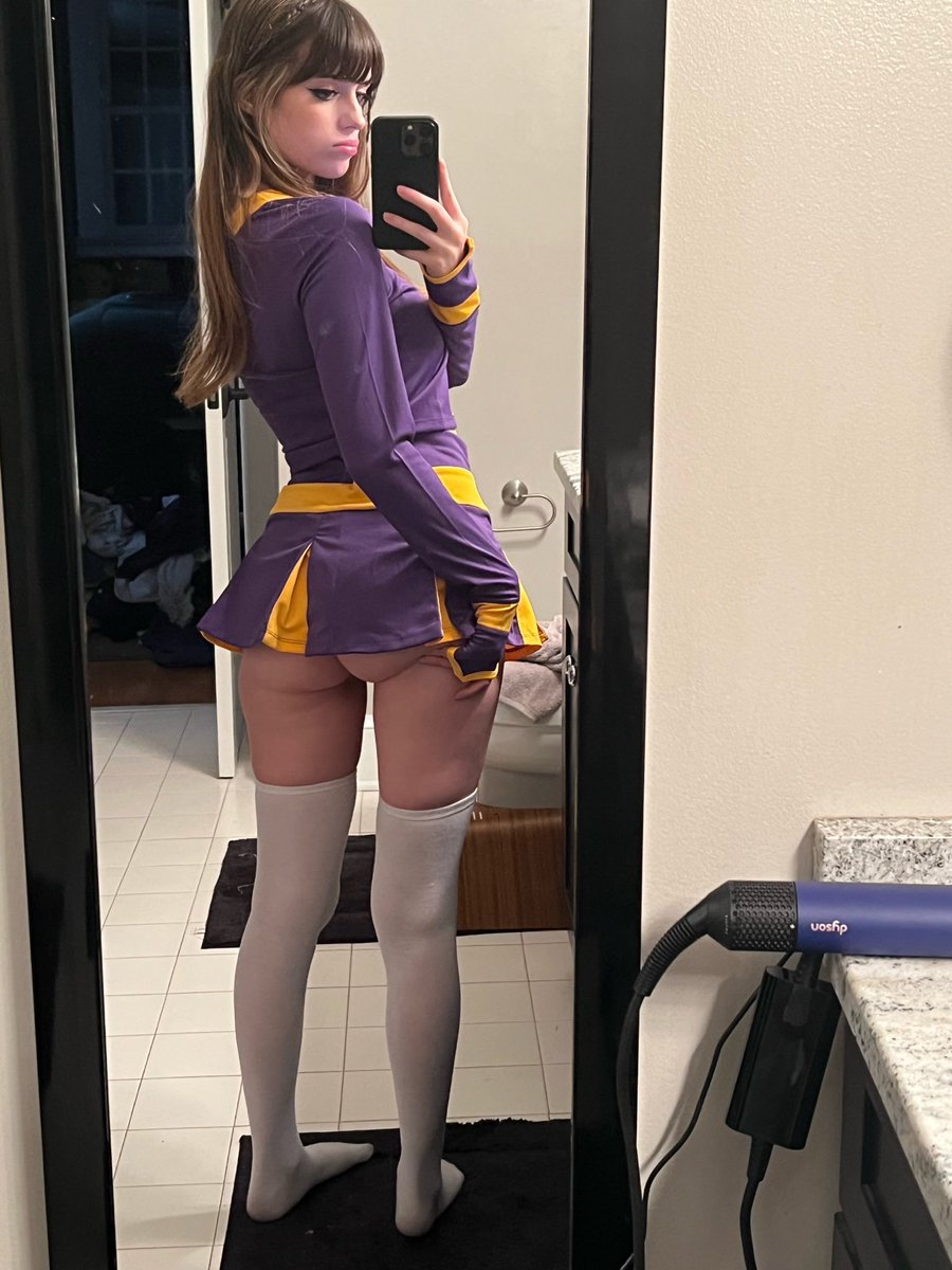 sending the nudy version to everyone who says ‘hi’ 💜