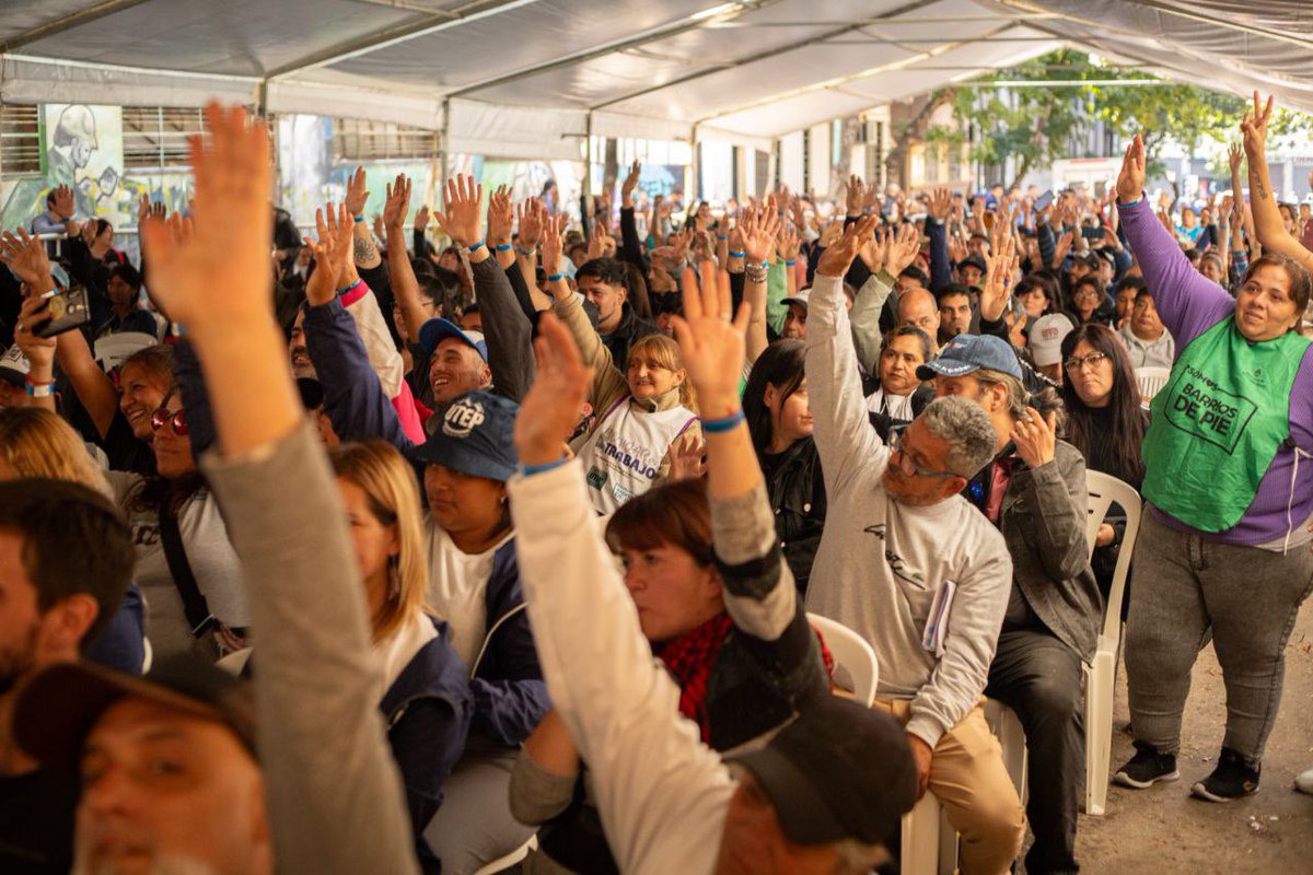 Cientos de trabajadores de la economía popular de todo el país nos encontramos para el Congreso “Papa Francisco” a 12 años de su asunción.

A las 17.30hs cerraremos el 1er Congreso de la UTEP en la sede de la CGT donde se anunciará un plan de lucha para enfrentar al gob de Milei