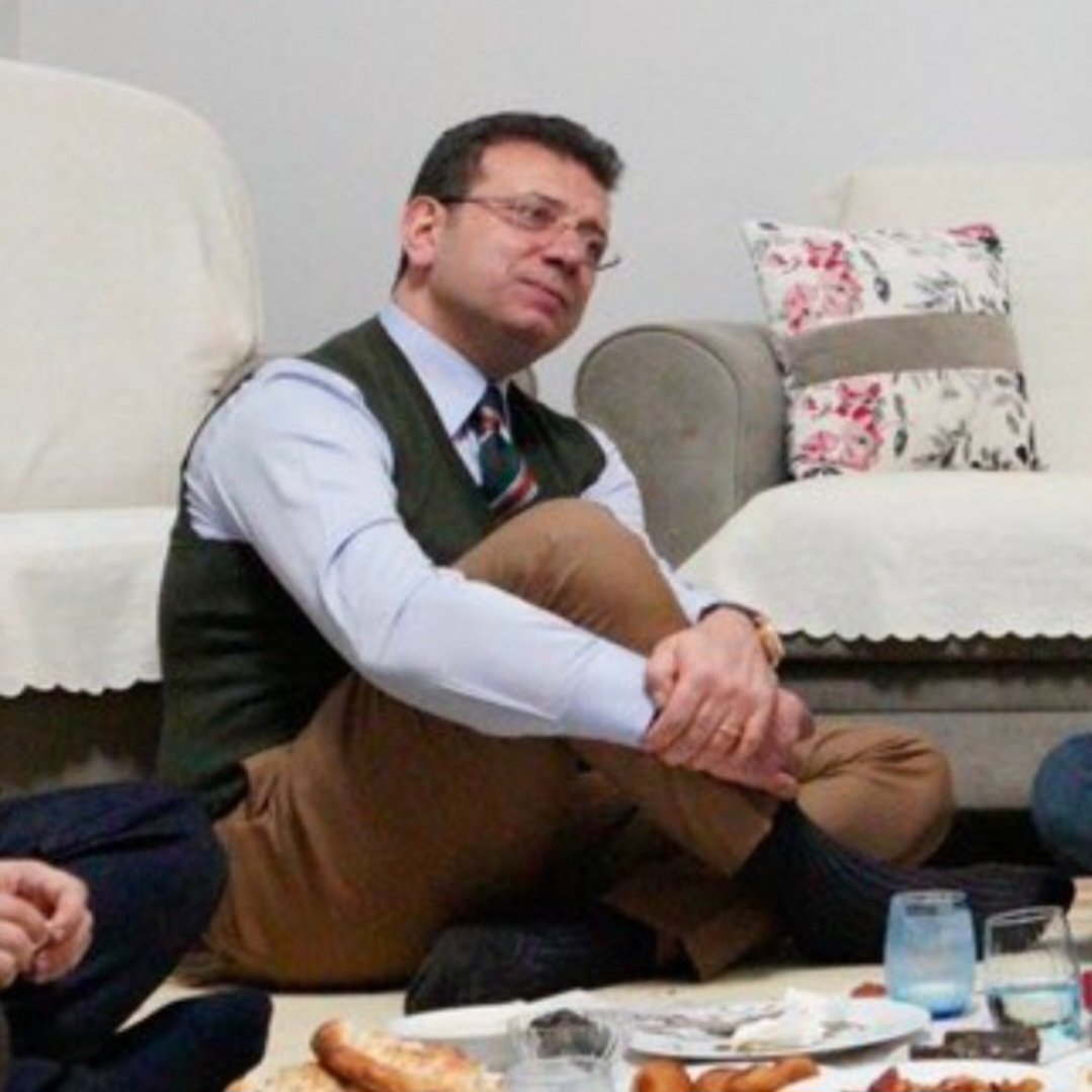 arkadasim hayati derdini anlatirken acaba kaşını nerde aldırdı diye düşünürken ben